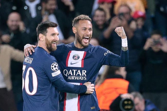 班长脱我内衣裤揉我大胸好爽